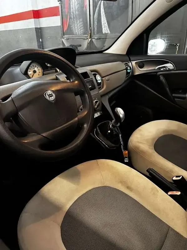 Usata Lancia Ypsilon 60 CV (44 kW) 2005 Utilitaria