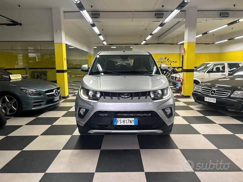 Usata Mahindra KUV100 83 CV (61 kW) 2019 Gray SUV