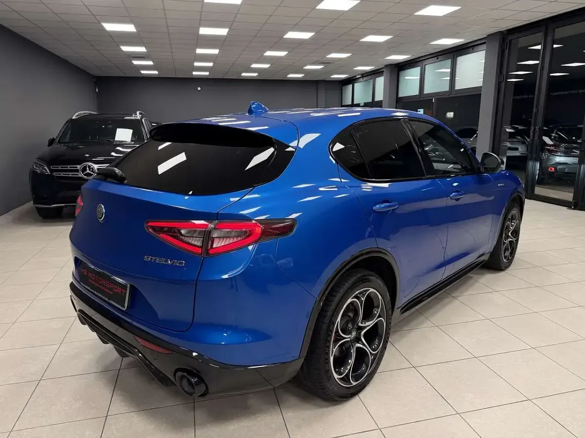 Usata Alfa Romeo Stelvio Veloce 209 CV (153 kW) 2023 Blu/azzurro SUV