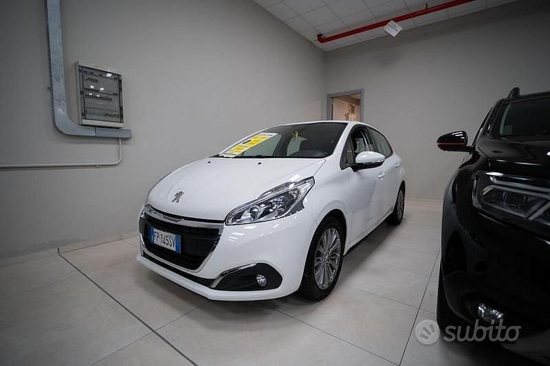 Other Usata 2018 Peugeot 208 Allure Due volumi | 9900 € (Buon prezzo) - Immagine 1/3