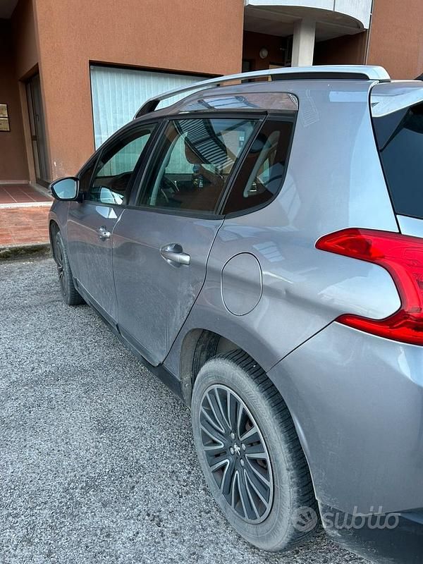 Usata Peugeot 2008 Access 82 CV (60 kW) 2015 Grigio SUV