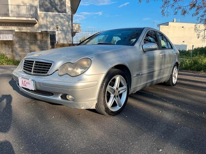 Usata Mercedes C220 Elegance 150 CV (110 kW) 2004 Grigio Berlina