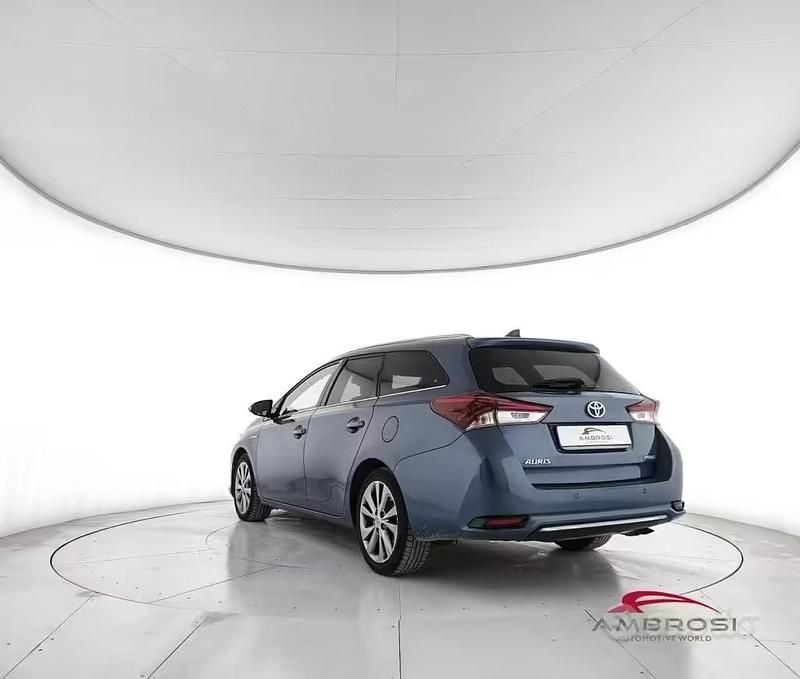 Usata Toyota Auris Hybrid Lounge 99 CV (72 kW) 2017 Blu Station wagon