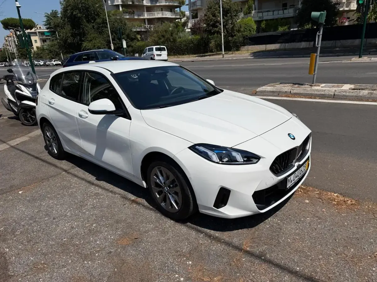Usata BMW 120 Advantage 156 CV (114 kW) 2025 Bianco Utilitaria