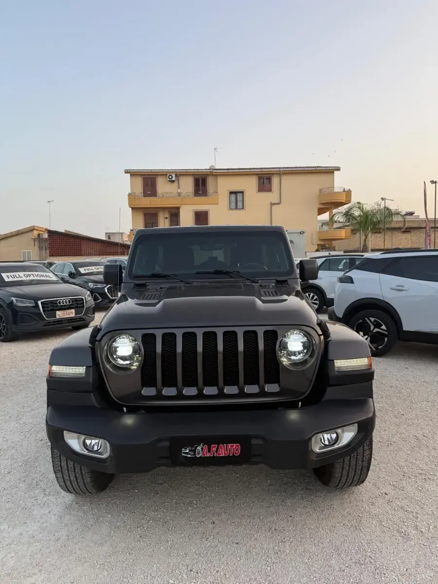 Usata Jeep Wrangler Unlimited Sahara 200 CV (147 kW) 2018 Grigio SUV
