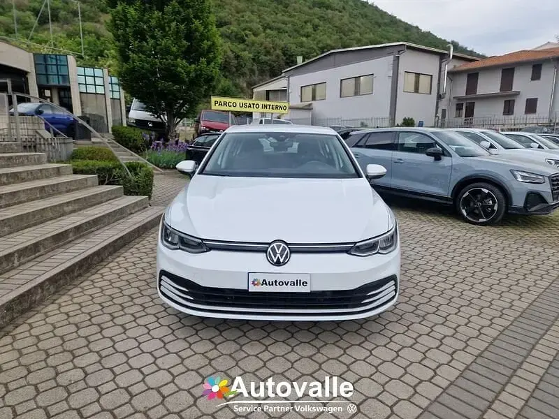 Usata VW Golf VII Life 131 CV (96 kW) 2021 Bianco Utilitaria