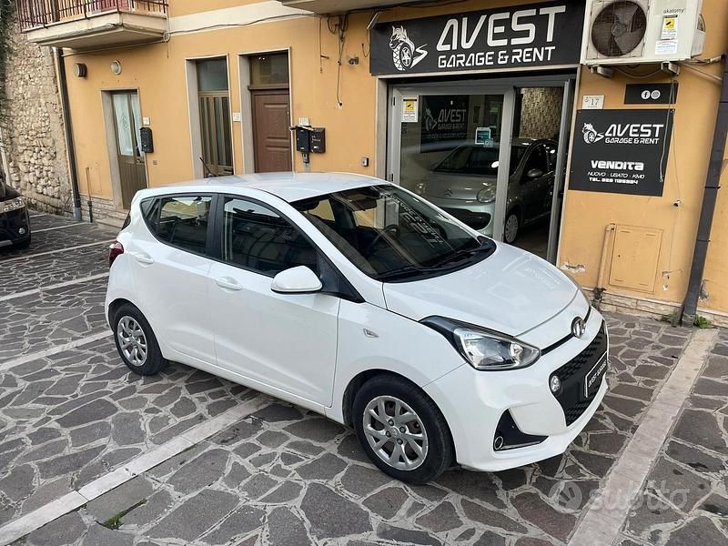 Bianco Usata 2019 Hyundai i10 Advanced Due volumi | 7900 € (Buon prezzo) - Immagine 1/4