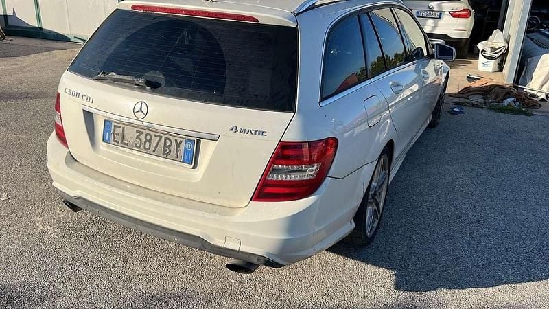 Usata Mercedes C300 Elegance 231 CV (169 kW) 2011 Bianco Station wagon