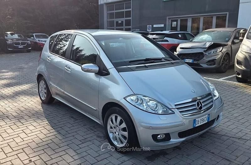 Grigio Usata 2006 Mercedes A170 Elegance Tre volumi | 3500 € (Buon prezzo) - Immagine 1/4