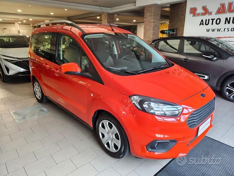 Usata Ford Tourneo Courier 101 CV (74 kW) 2019 Rosso Monovolume