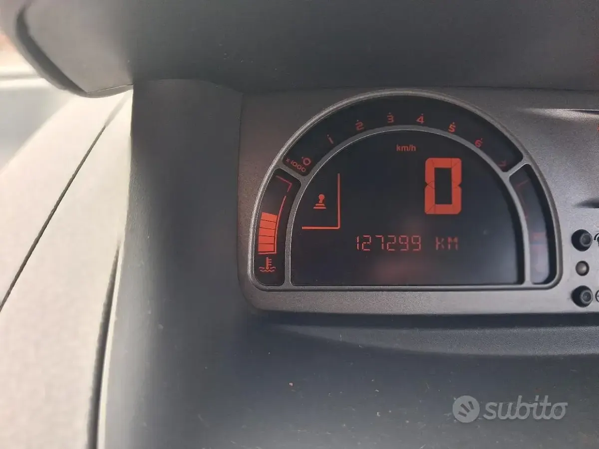 Usata Renault Modus 75 CV (55 kW) 2012 Nero Monovolume