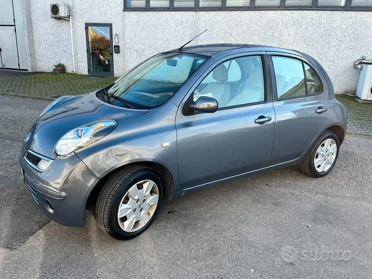 Usado Nissan Micra Acenta 80 HP (58 kW) 2008 Cinzento Sedan
