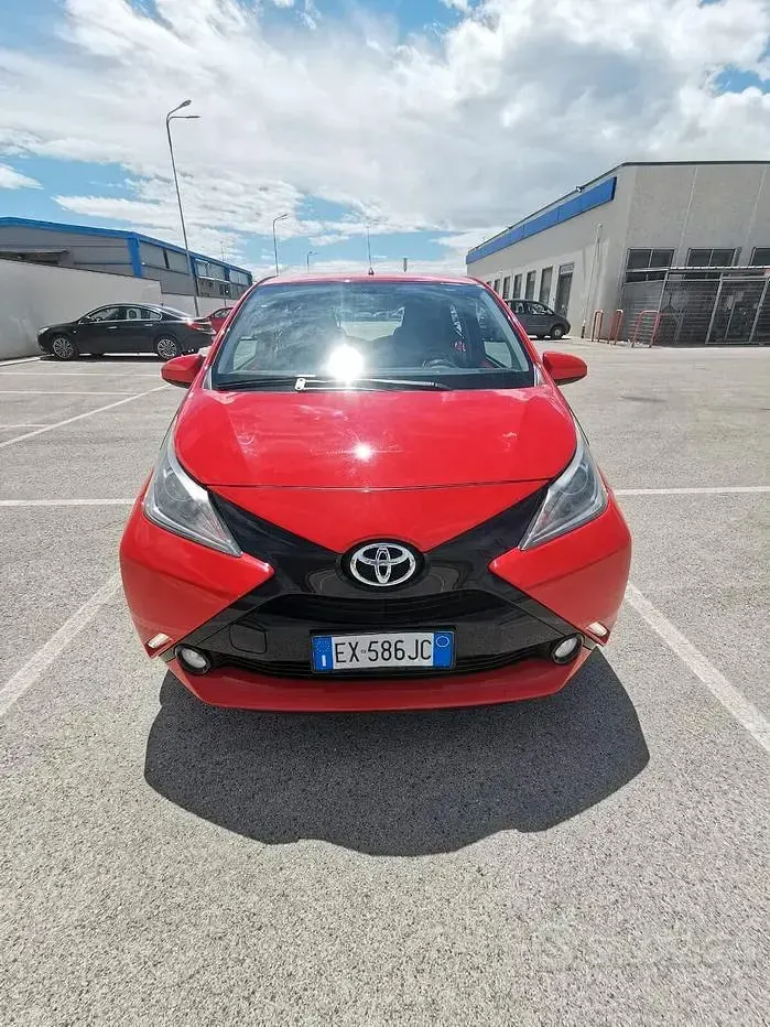 Usata Toyota Aygo Cool 69 CV (50 kW) 2014 Rosso Utilitaria