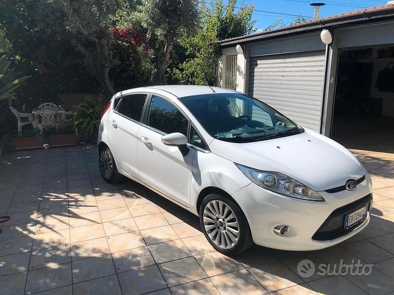 Usata Ford Fiesta Titanium 70 CV (51 kW) 2010 Utilitaria
