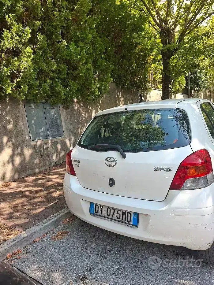 Usata Toyota Yaris 69 CV (50 kW) 2009 Bianco Utilitaria