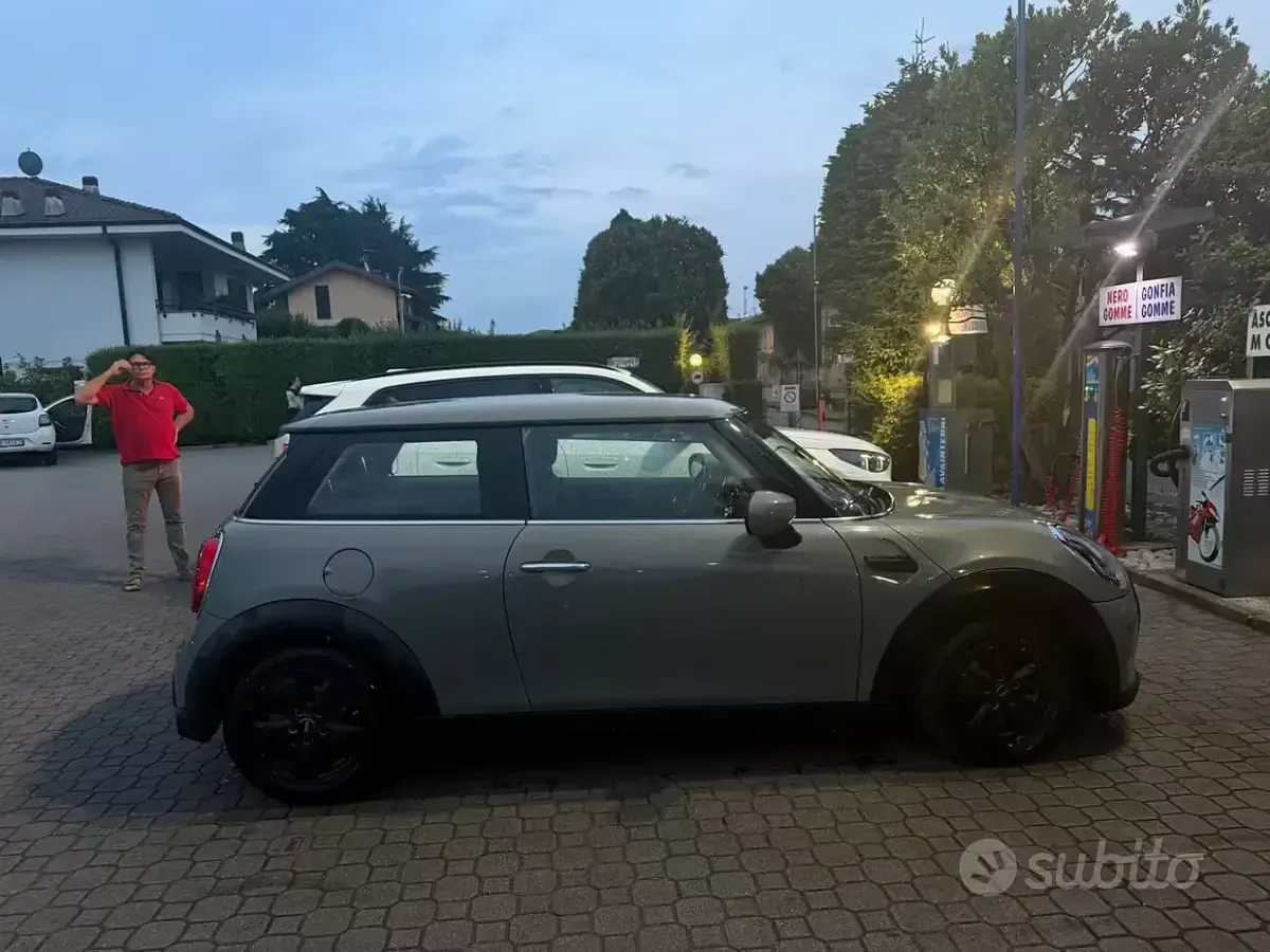 Usata Mini ONE 75 CV (55 kW) 2022 Grigio Utilitaria