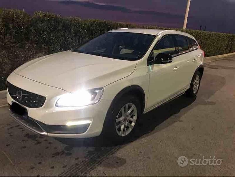 Bianco Usata 2015 Volvo V60 CC Station wagon | 14.000 € - Immagine 1/4
