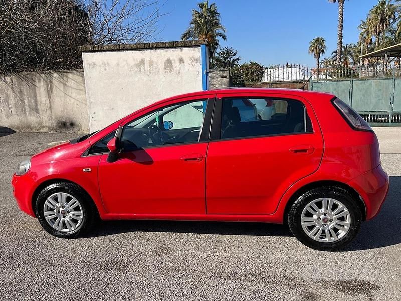 Usata Fiat Grande Punto Lounge 85 CV (62 kW) 2013 Rosso Utilitaria
