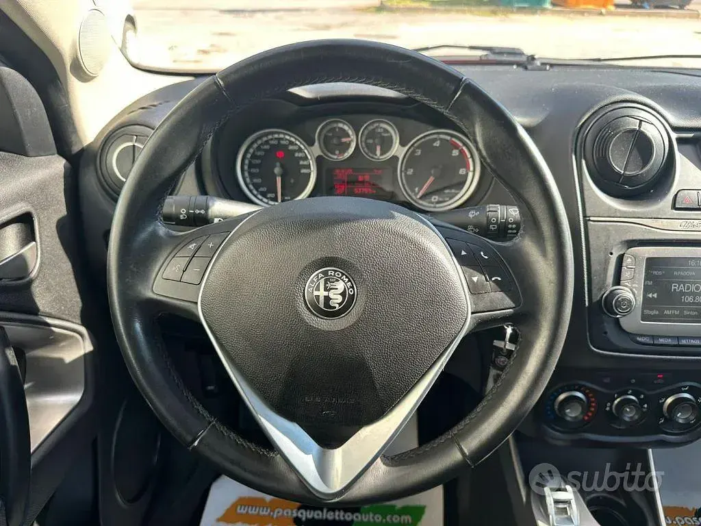 Begagnad Alfa Romeo MiTo 95 HK (69 kW) 2017 Svart Halvkombi