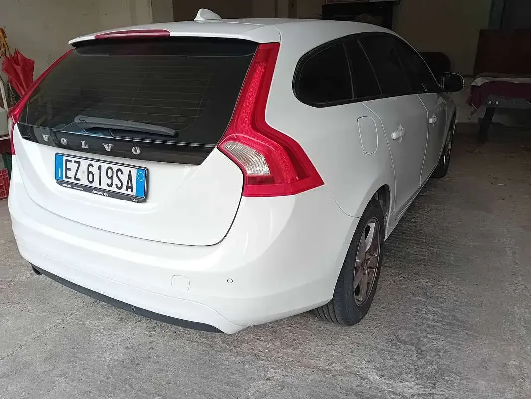 Usata Volvo V60 114 CV (83 kW) 2015 Bianco Station wagon