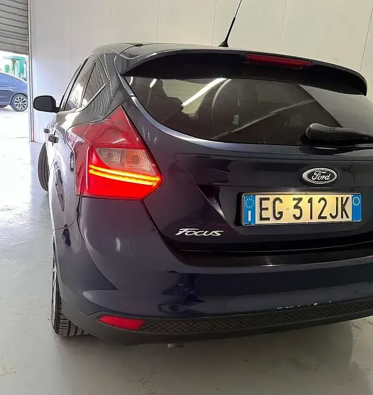 Usata Ford Focus Titanium 116 CV (85 kW) 2011 Blu/azzurro Berlina