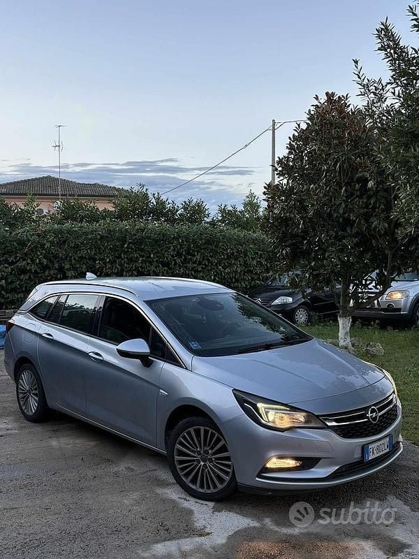Grigio Usata 2017 Opel Astra Station wagon | 5000 € (Buon prezzo) - Immagine 1/4