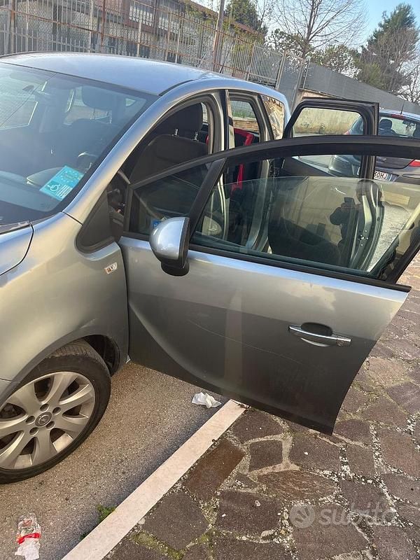 Usata Opel Meriva 75 CV (55 kW) 2012 Grigio Monovolume