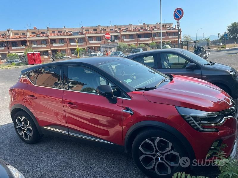 Usata Renault Captur 116 CV (85 kW) 2021 Rosso SUV