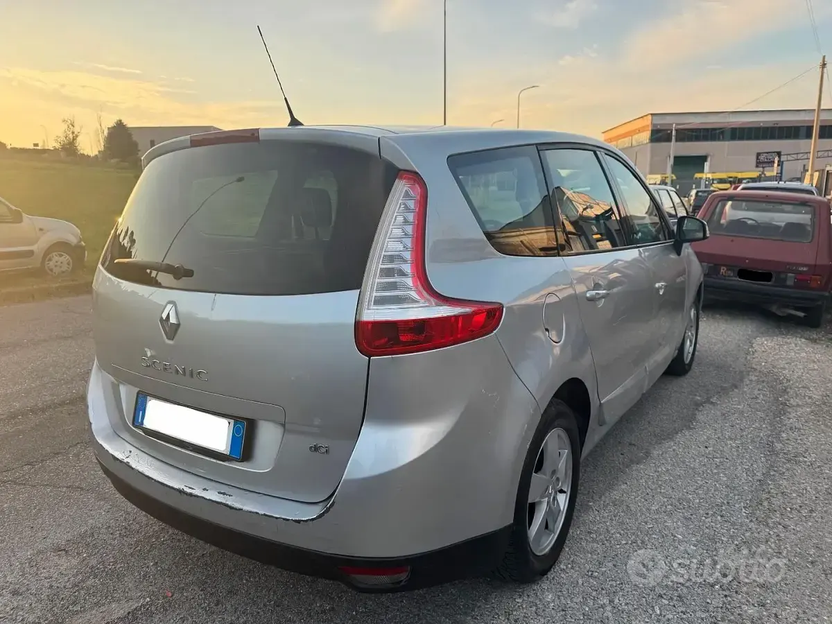 Usata Renault Scenic E-Tech Luxe 130 CV (95 kW) 2011 Grigio Monovolume