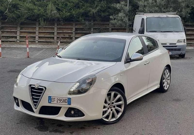 Usata 2011 Alfa Romeo Giulietta Tre volumi | 6990 € (Buon prezzo) - Immagine 1/4