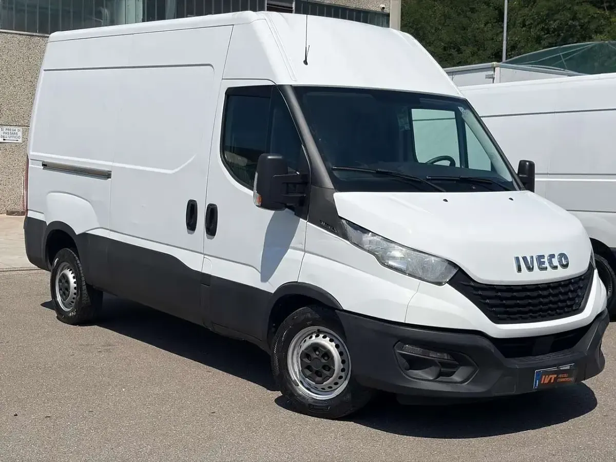 Usata Iveco Daily 116 CV (85 kW) 2020 Bianco Furgone