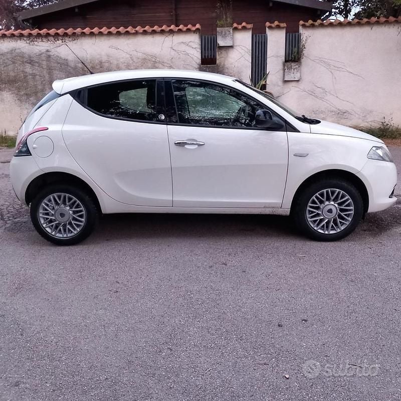 Usata Lancia Ypsilon 2013 Bianco Utilitaria