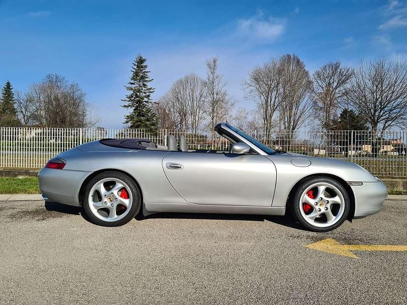 Usata Porsche 911 Carrera Cabriolet 300 CV (220 kW) 2000 Argento Cabrio