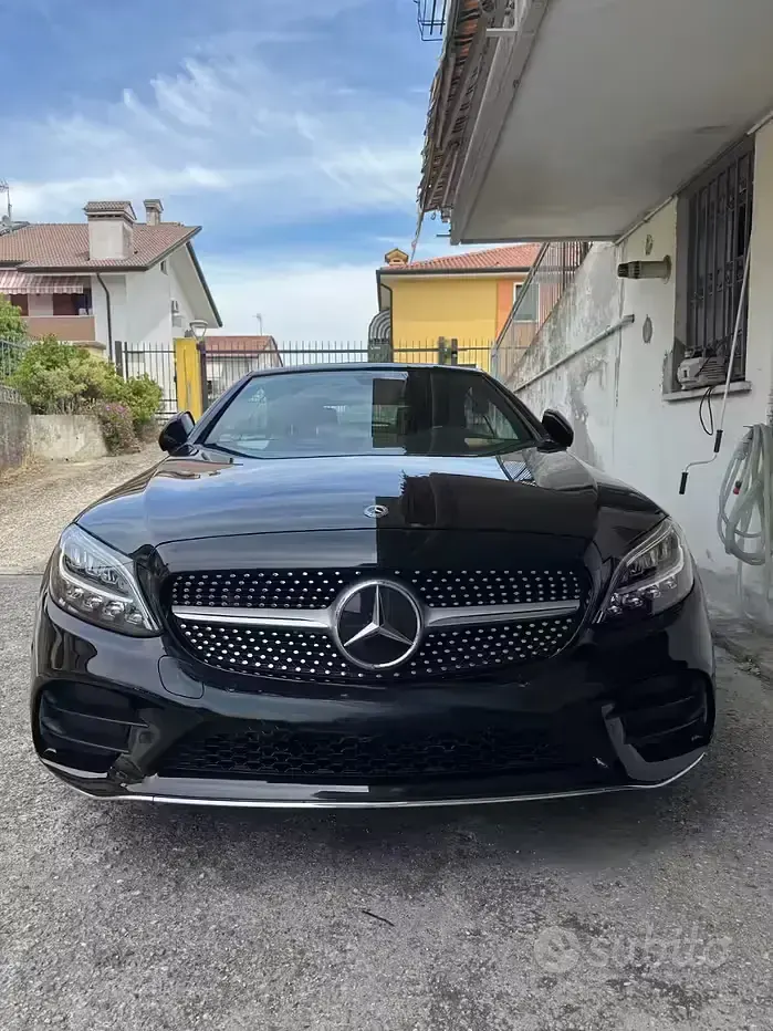 Usata Mercedes C220 AMG line 194 CV (142 kW) 2020 Nero Cabrio