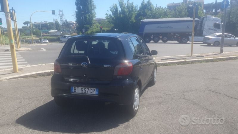 Usata Toyota Yaris 68 CV (50 kW) 2001 Nero Utilitaria