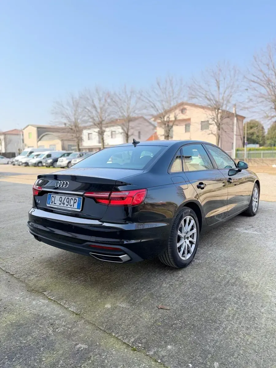 Usata Audi A4 135 CV (99 kW) 2022 Nero Berlina