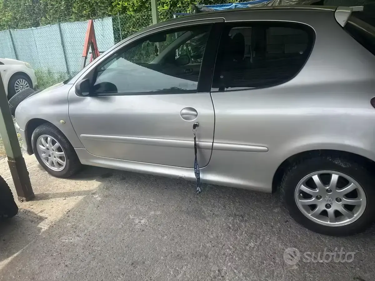 Usata Peugeot 206 68 CV (50 kW) 2008 Grigio Coupé