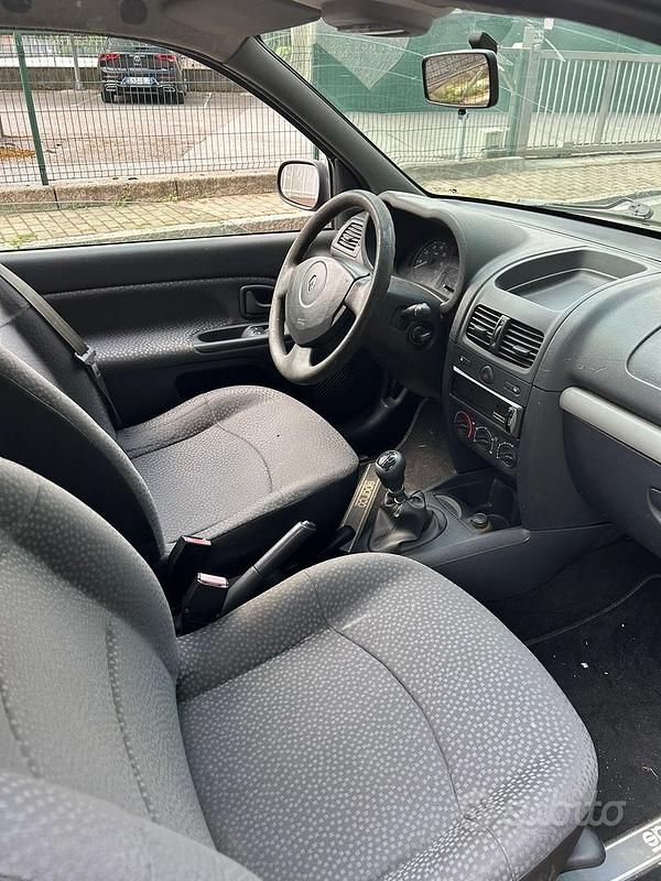 Usata Renault Clio II 75 CV (55 kW) 2007 Nero Utilitaria