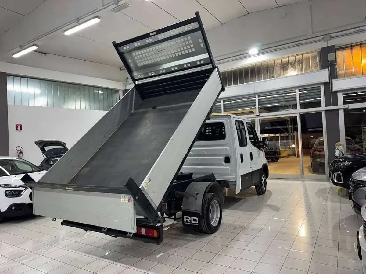 Usata Iveco Daily 136 CV (100 kW) 2024 Bianco Furgone