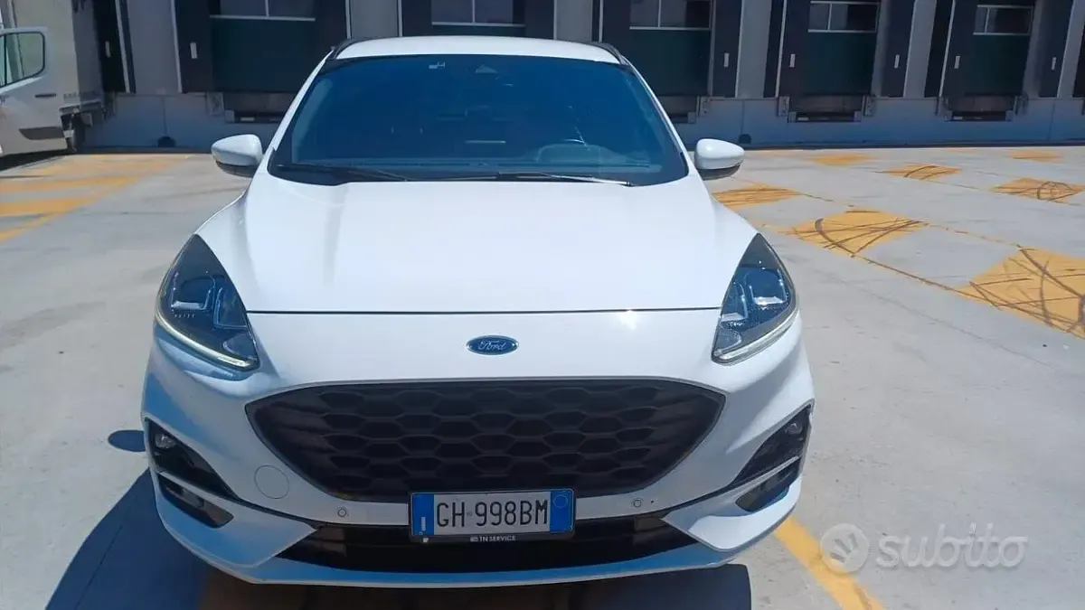Usata Ford Kuga ST-Line 150 CV (110 kW) 2022 Bianco SUV