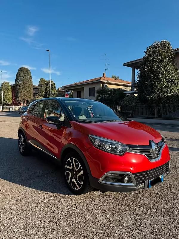 Usata Renault Captur Intens 90 CV (66 kW) 2016 Rosso SUV