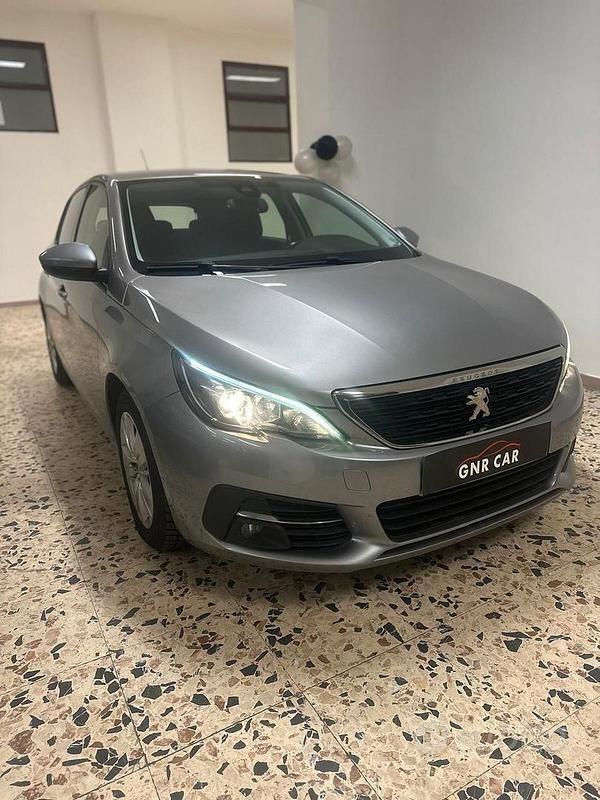 Grigio Usata 2019 Peugeot 308 Allure Tre volumi | 12.500 € (Buon prezzo) - Immagine 1/4