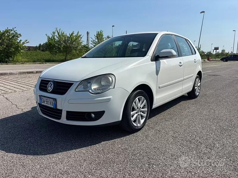 Usata VW Polo Comfortline 70 CV (51 kW) 2009 Bianco Utilitaria