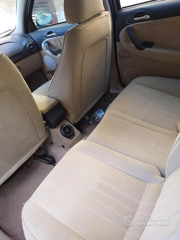 Usata Alfa Romeo 147 116 CV (85 kW) 2006 Grigio Utilitaria