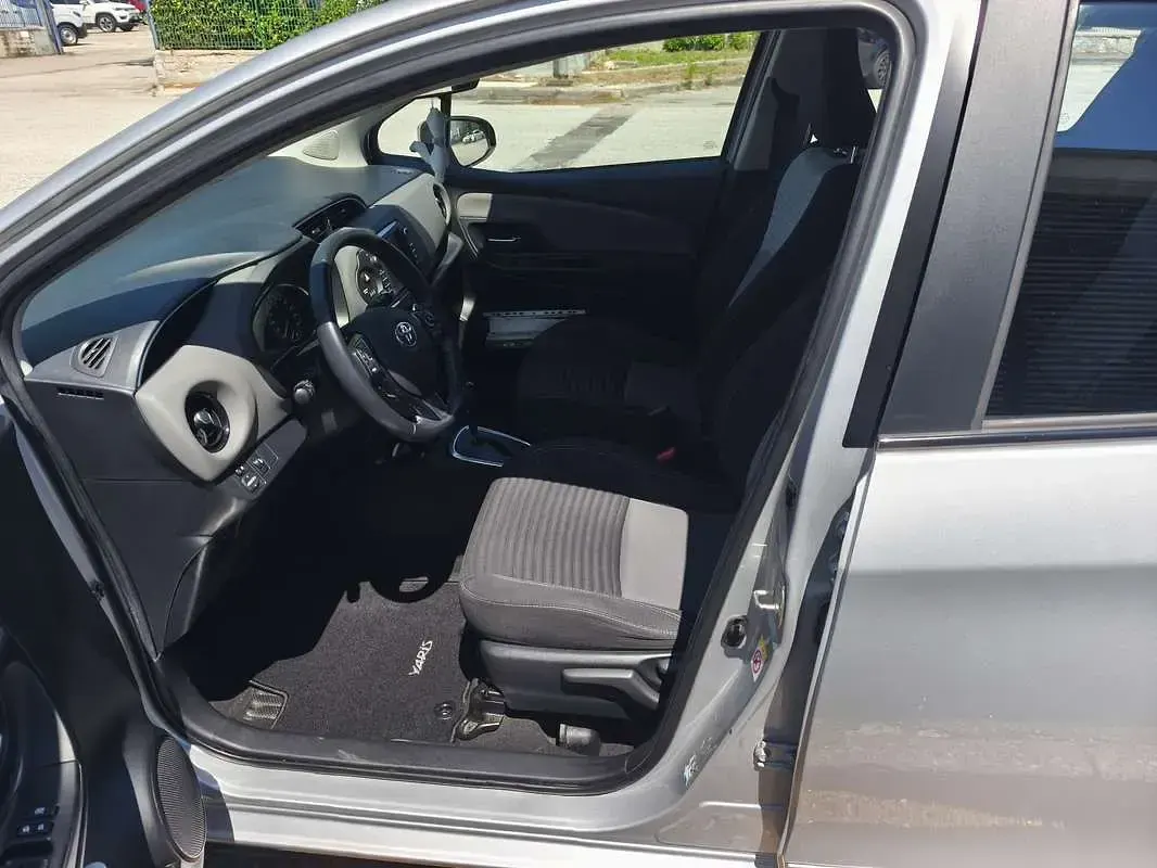 Usata Toyota Yaris Hybrid Active 73 CV (53 kW) 2018 Berlina