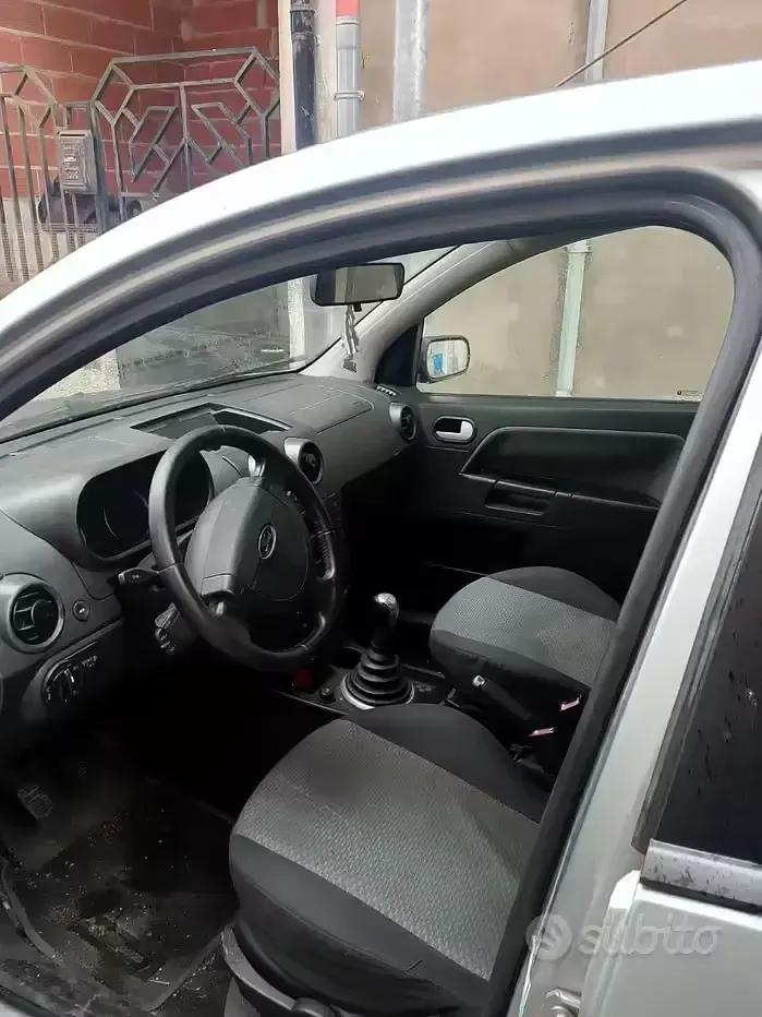 Usata Ford Fusion 90 CV (66 kW) 2005 Utilitaria