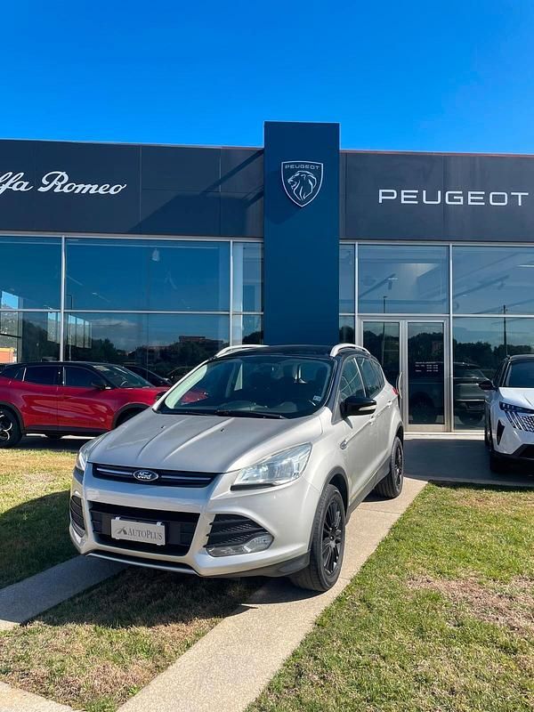 Usata Ford Kuga Titanium 140 CV (102 kW) 2014 Oro SUV