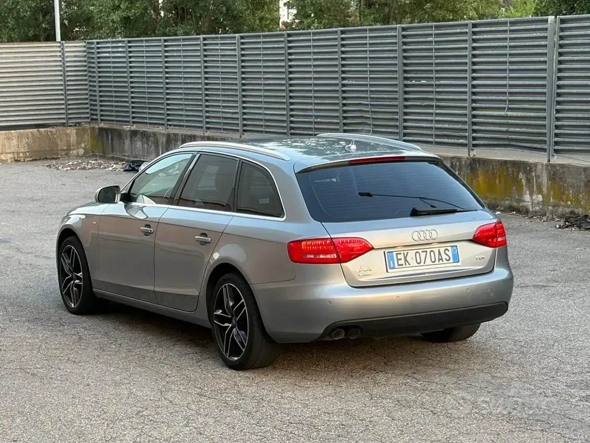 Usata Audi A4 143 CV (105 kW) 2011 Grigio Berlina