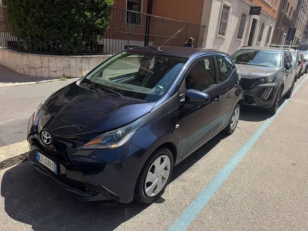Usata Toyota Aygo X-clusiv 69 CV (50 kW) 2015 Blu/azzurro Utilitaria