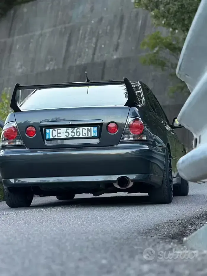 Usata Lexus IS200 155 CV (114 kW) 2002 Grigio Berlina